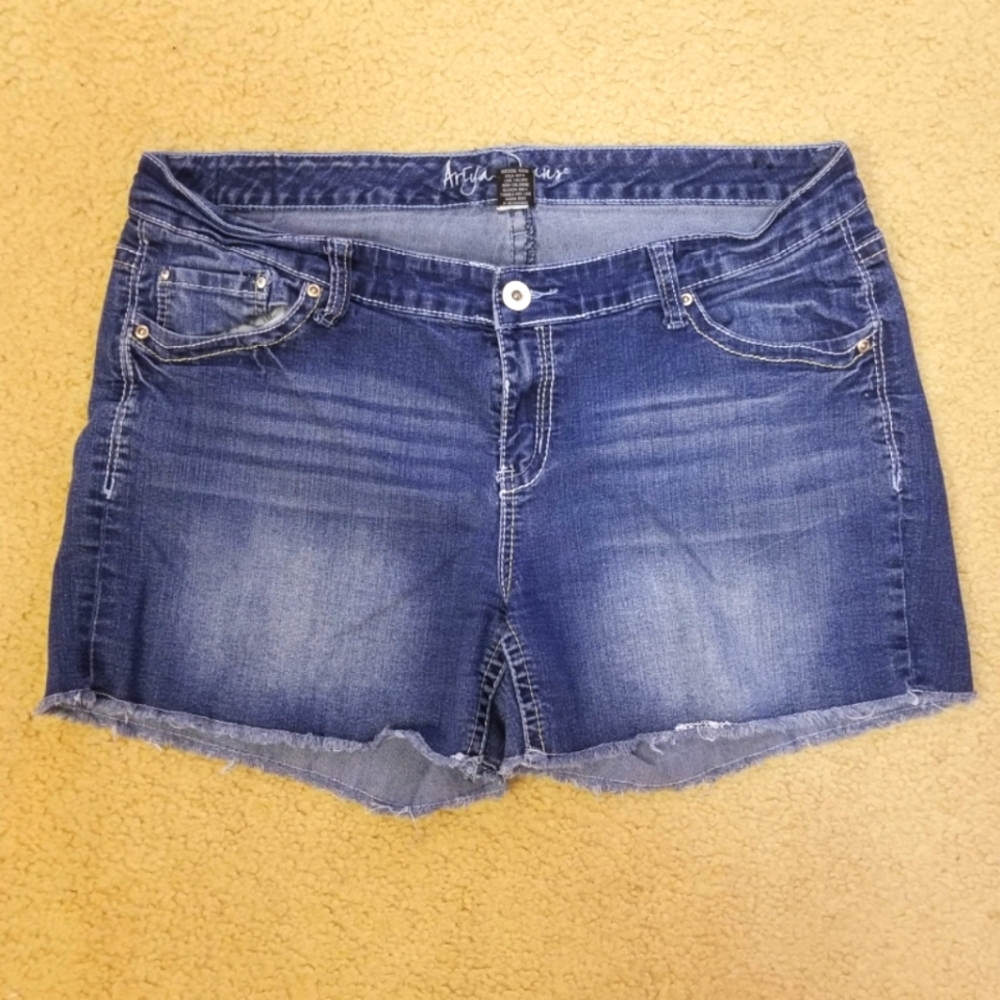 Medium Wash Cut-off Style Jean Shorts